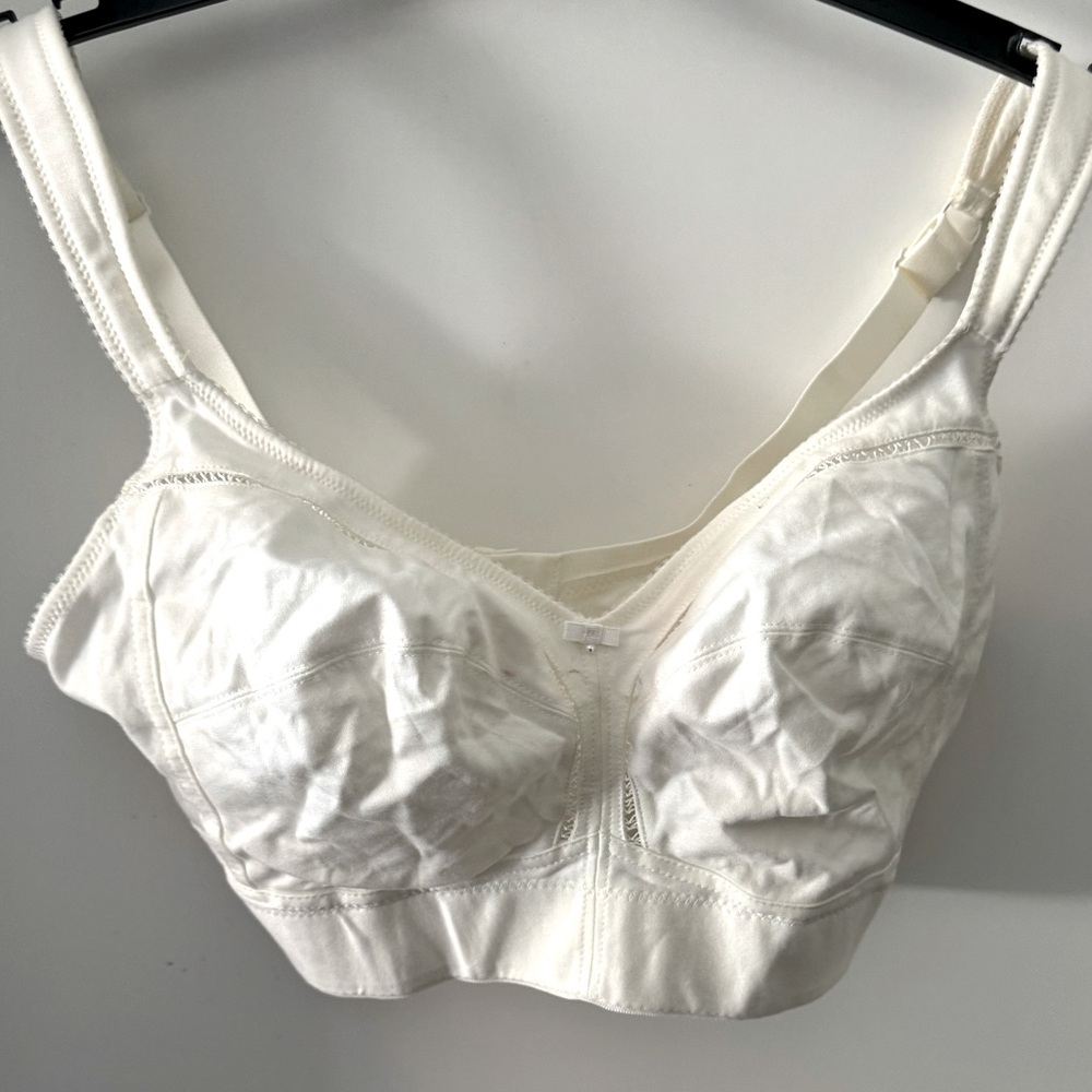 Rosme ivory wireless bra. 34H. Only worn a few times.